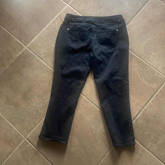 Est 1946 MidRise Cropped Jeans! Size 6 - Picture 6 of 7